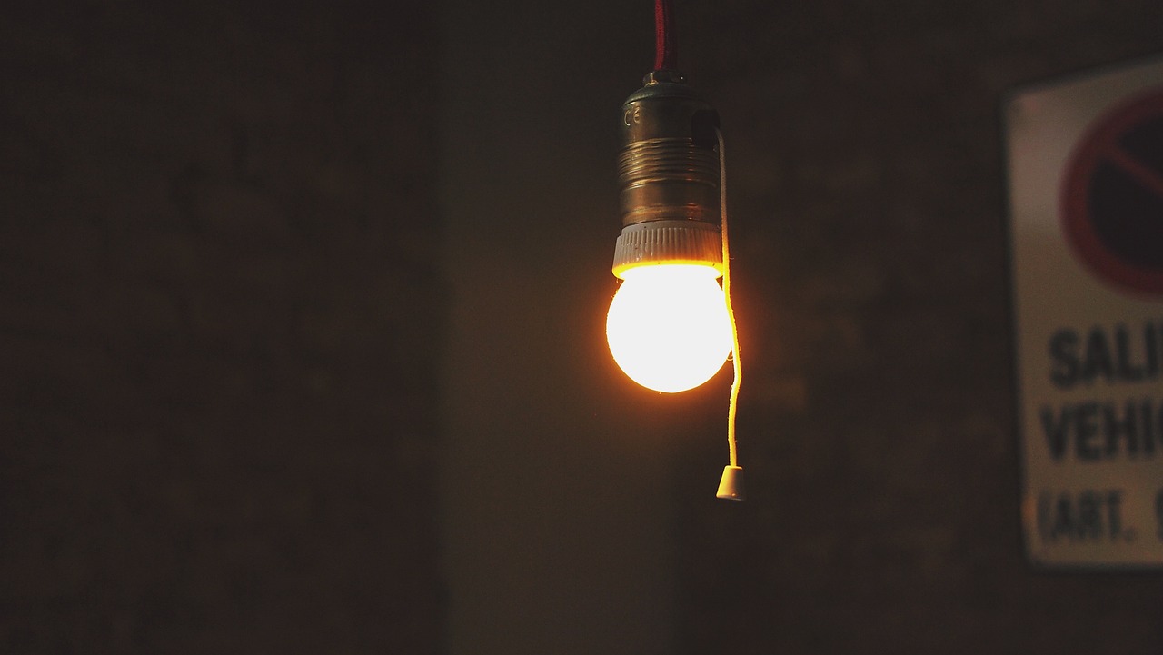Cómo mejorar la eficiencia energética  y ahorrar en tus facturas de servicios